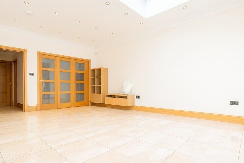 Room Keswick Gardens in Greater London