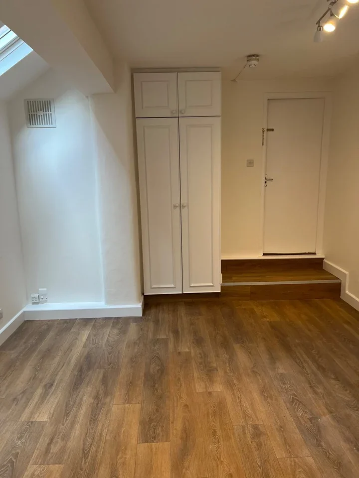 Flat Heathfield Park in Greater London