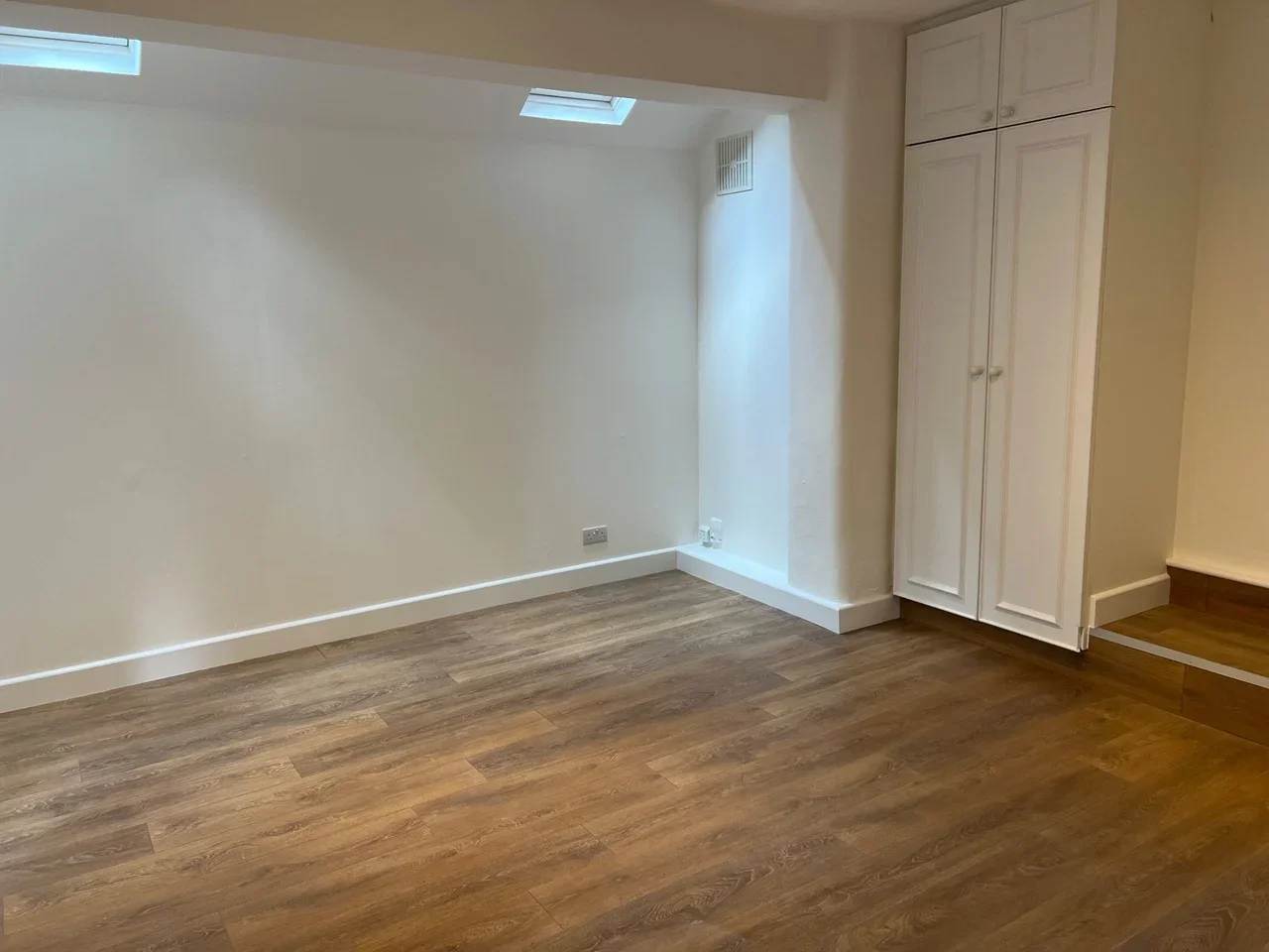 Flat Heathfield Park in Greater London