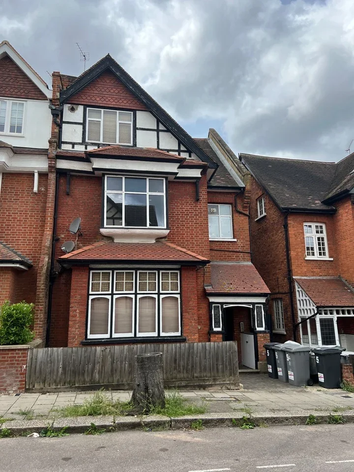 Flat Heathfield Park in Greater London