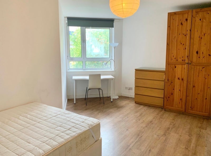 Room Haggerston Road in Greater London