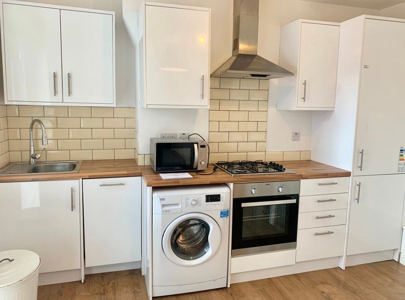 Room Haggerston Road in Greater London