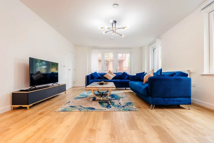 Flat Wray Avenue in Greater London