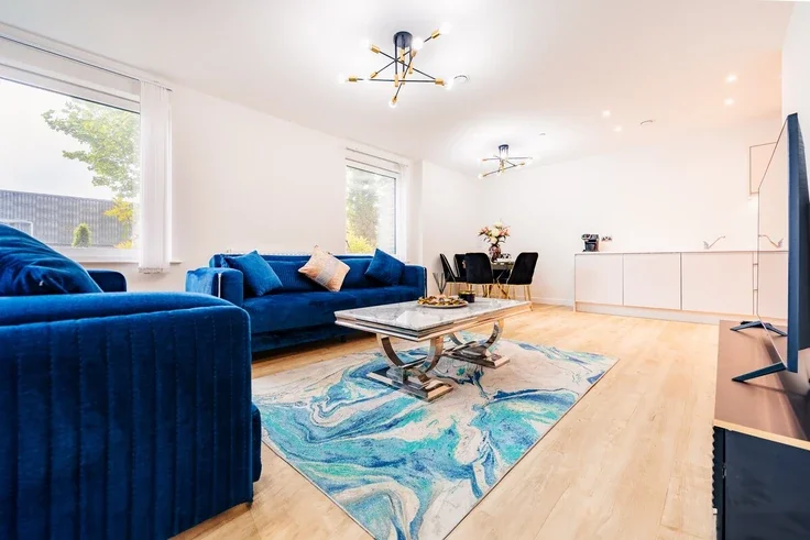 Flat Wray Avenue in Greater London