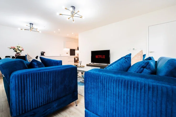 Flat Wray Avenue in Greater London