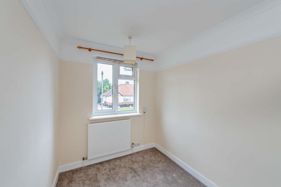 Flat Lyndhurst Avenue in Greater London