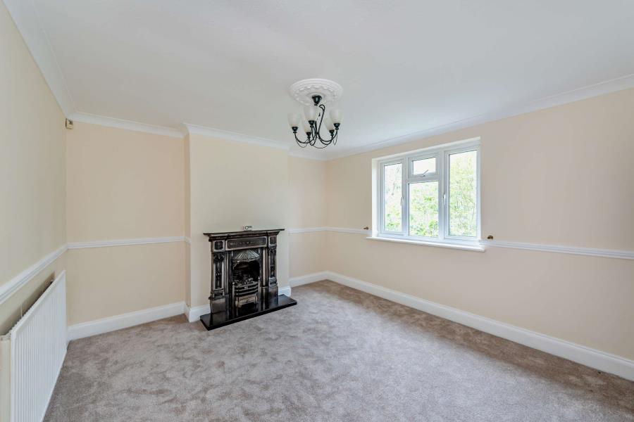 Flat Lyndhurst Avenue in Greater London