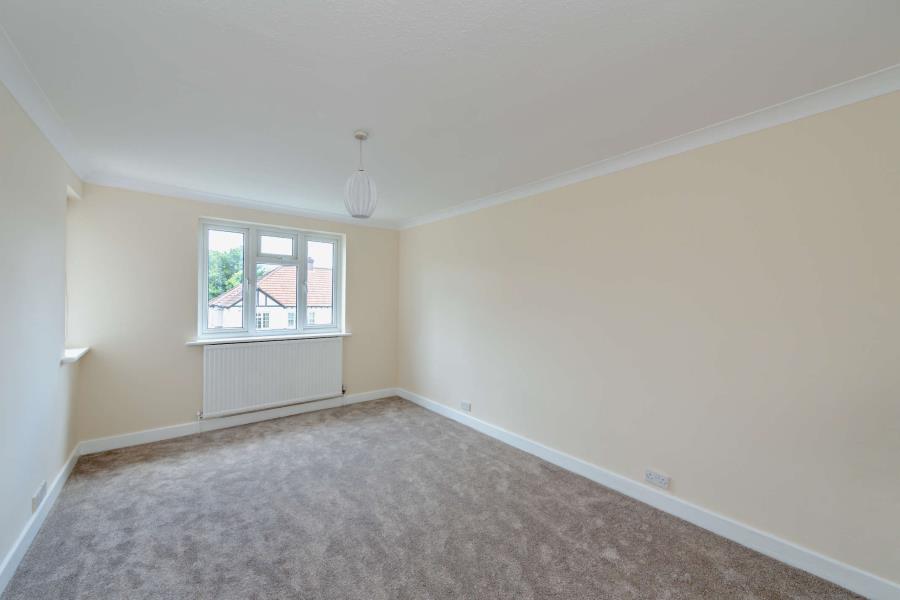 Flat Lyndhurst Avenue in Greater London