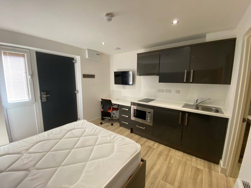 Flat Thomas Lewis Way in Southampton
