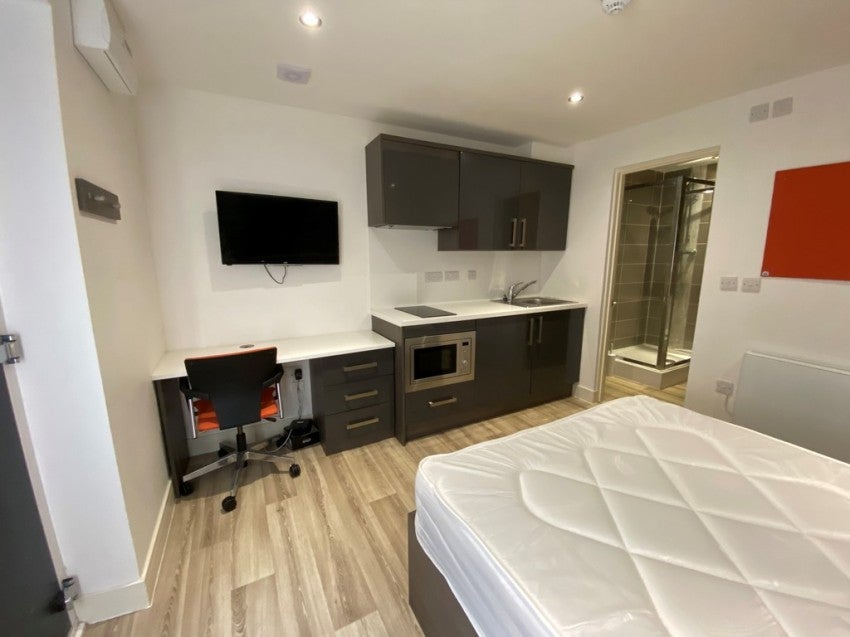 Flat Thomas Lewis Way in Southampton