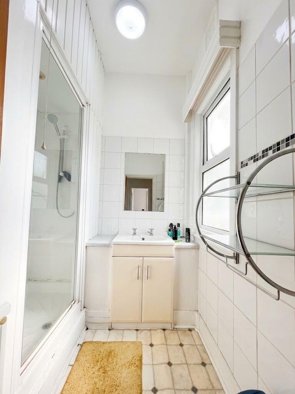 Room Croxted Road in Greater London