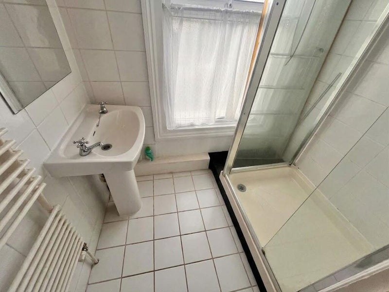 Room Croxted Road in Greater London