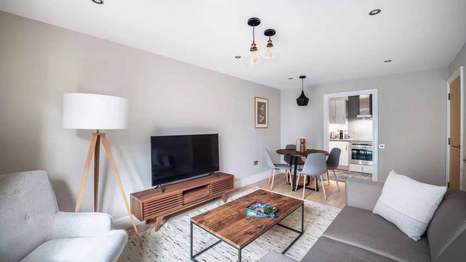 Flat Coronet Street in Greater London