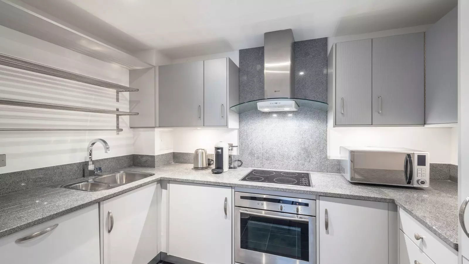 Flat Coronet Street in Greater London