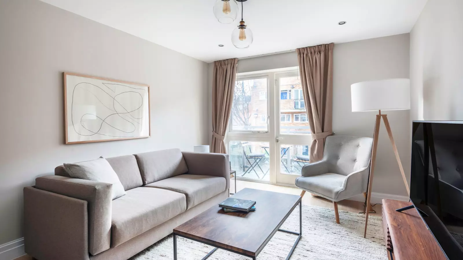 Flat Coronet Street in Greater London