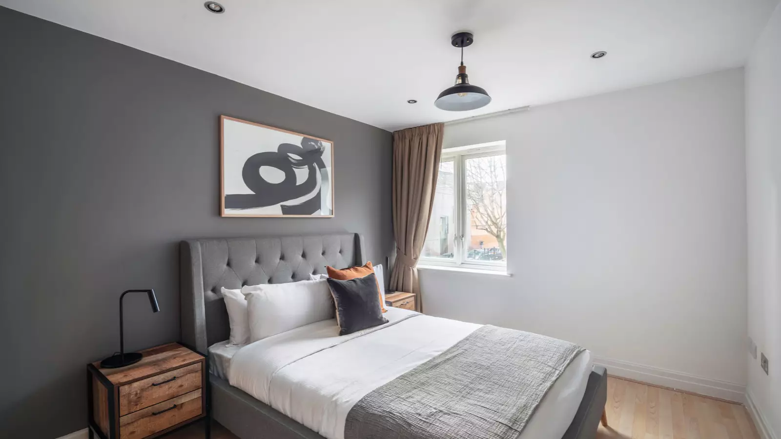 Flat Coronet Street in Greater London