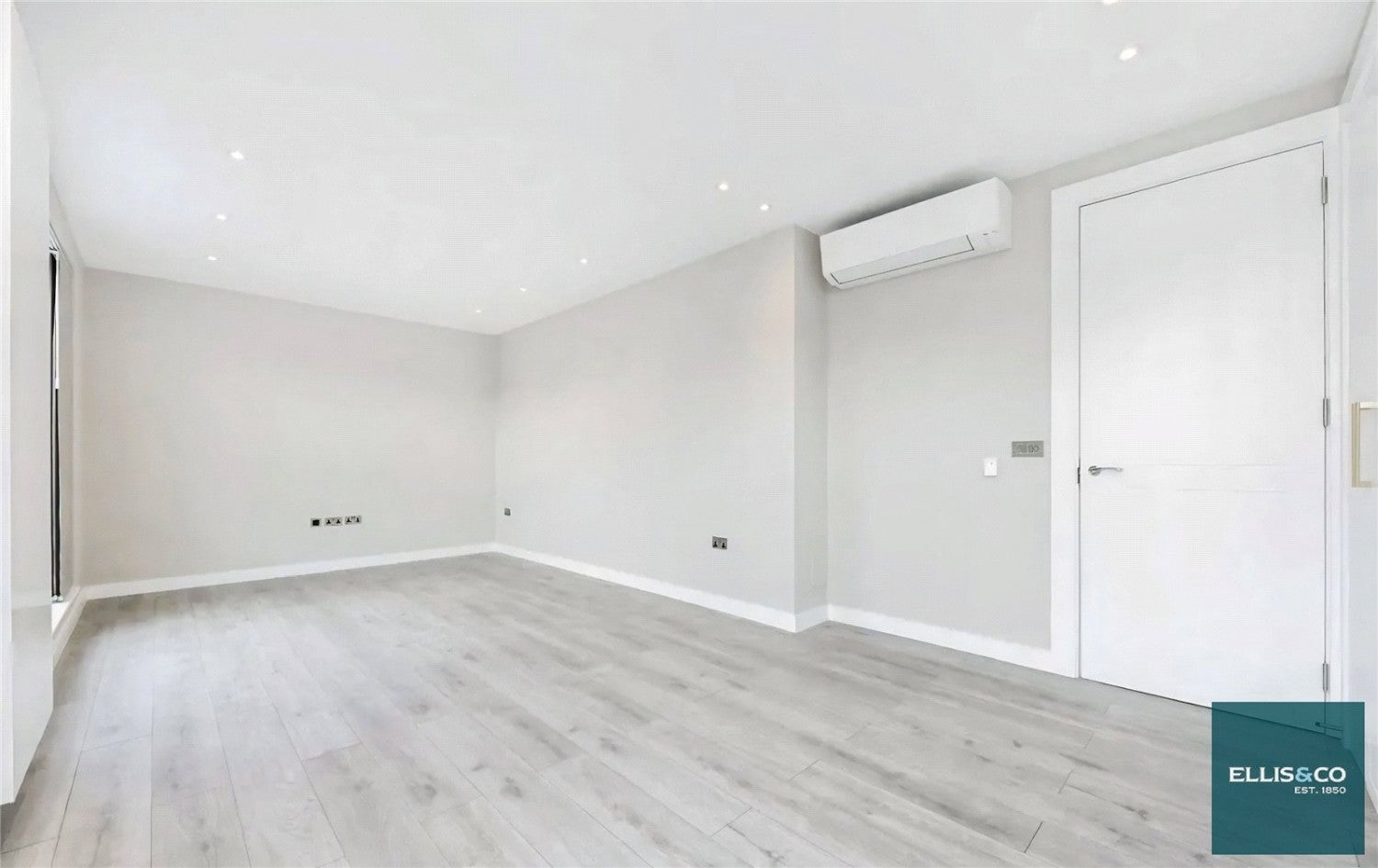 Flat The Ridgeway in Greater London