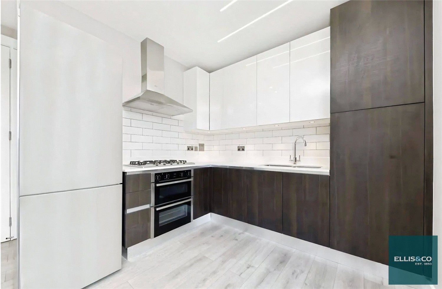 Flat The Ridgeway in Greater London