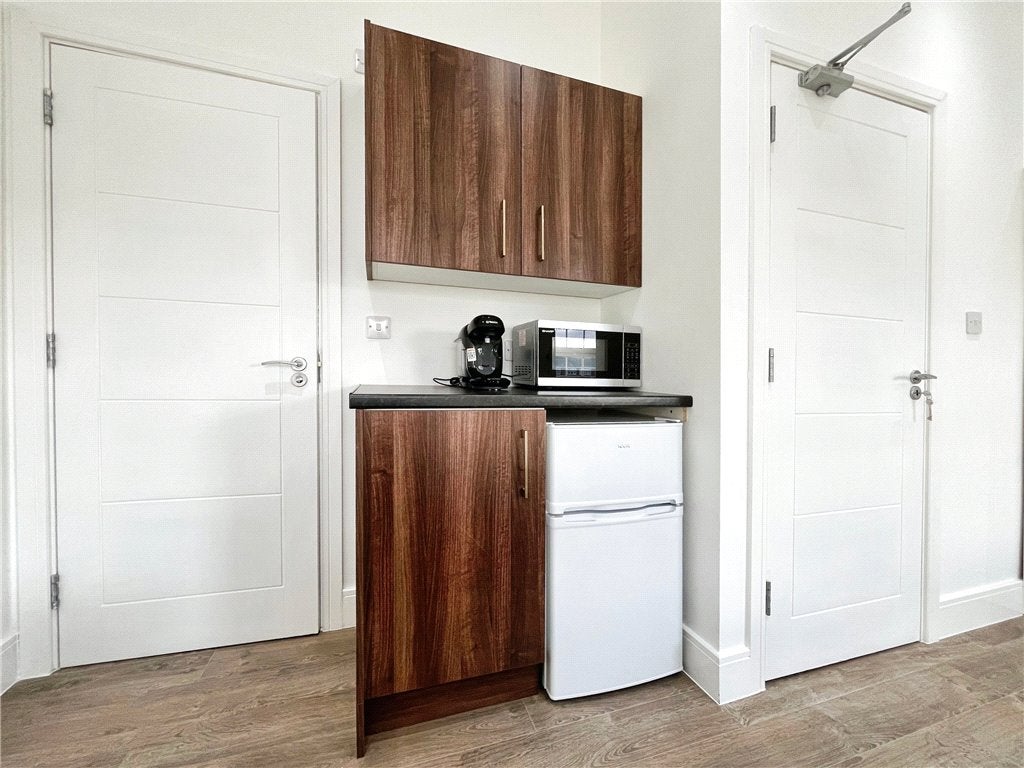 Room Kestrel Avenue in Borough of Spelthorne