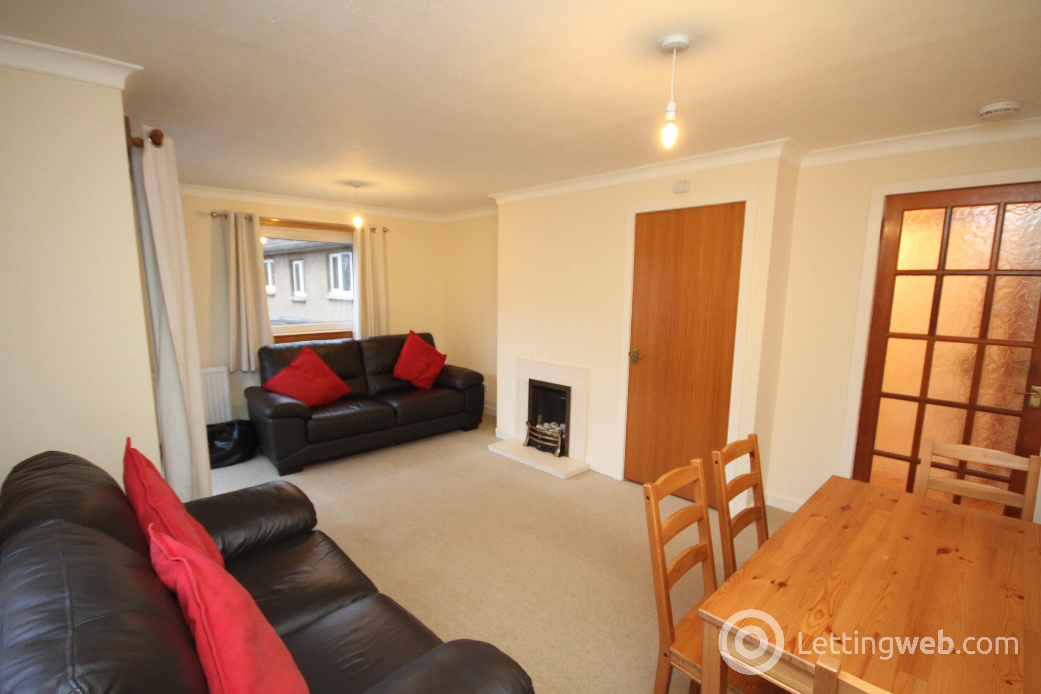Flat Rannoch Grove in City of Edinburgh