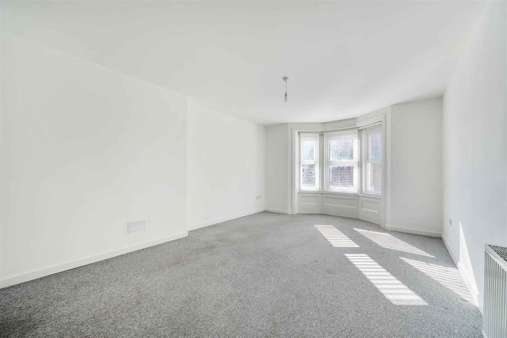 Flat Holdenhurst Road in Bournemouth