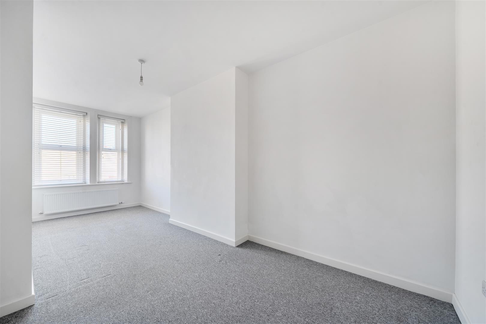 Flat Holdenhurst Road in Bournemouth