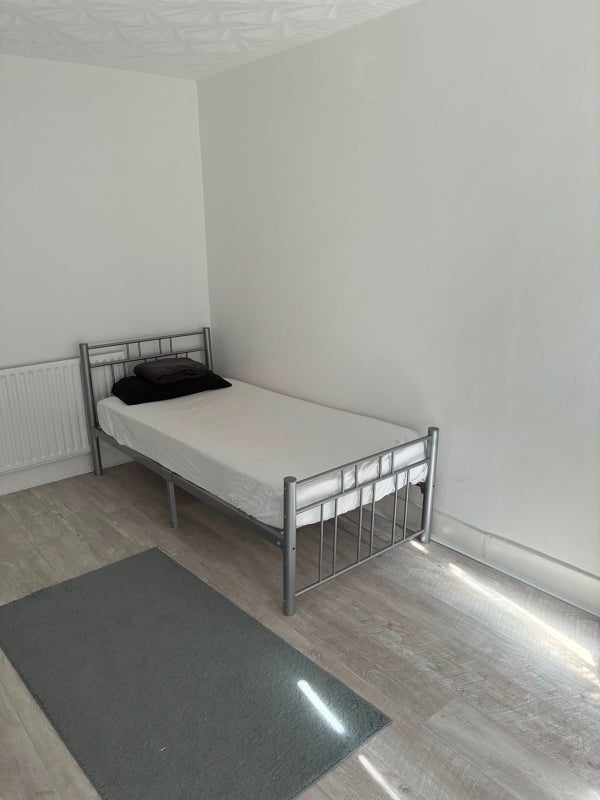 Room Burwell Road in Greater London