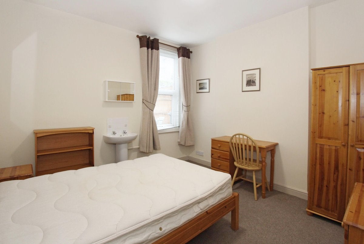 Room Knyveton Road in Bournemouth
