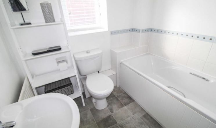 Room Aqua Place in Rugby