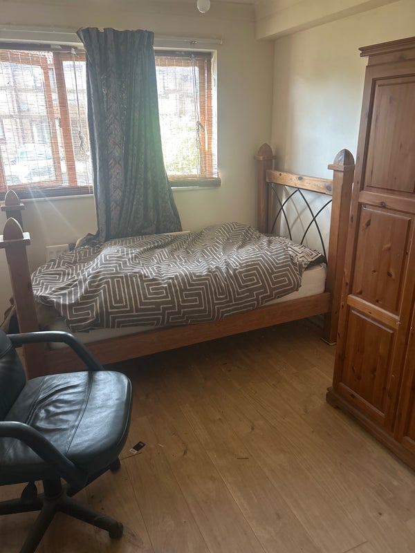 Room Waterloo Way in New Forest