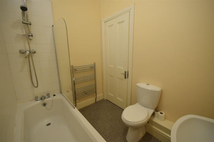 Flat Trinity Place in Calderdale