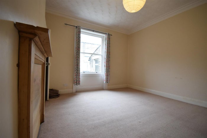 Flat Trinity Place in Calderdale
