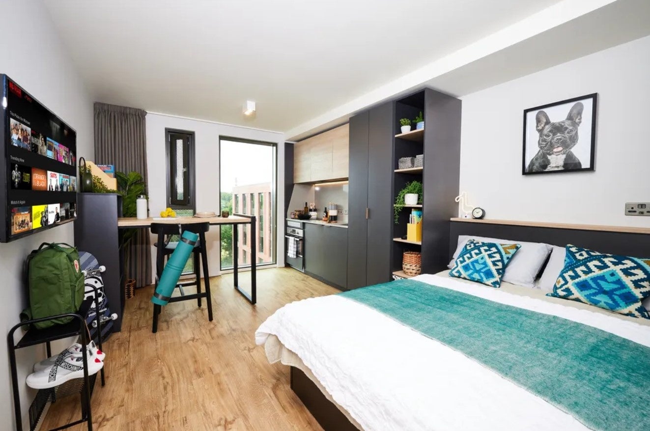 Room Riverside Drive in Birmingham