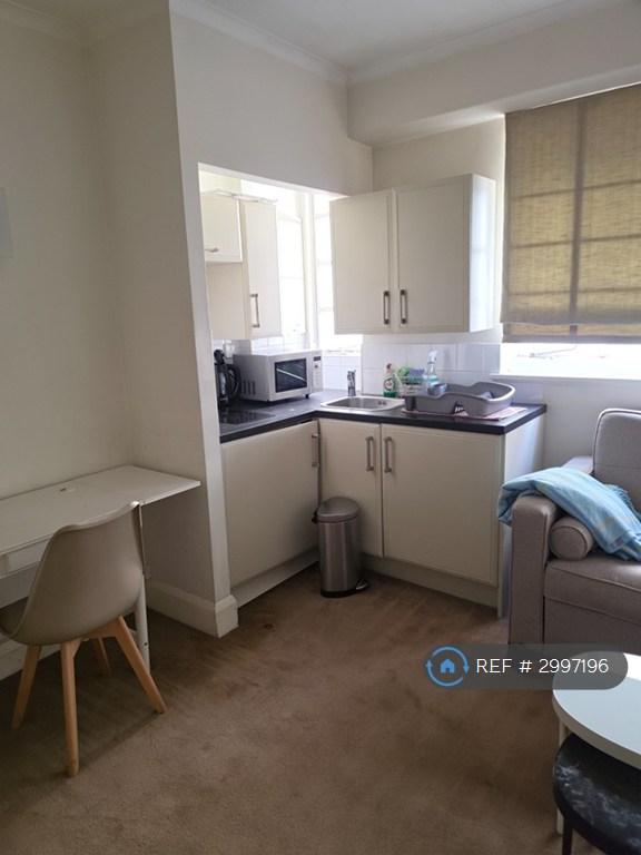 Flat Sloane Avenue in Greater London
