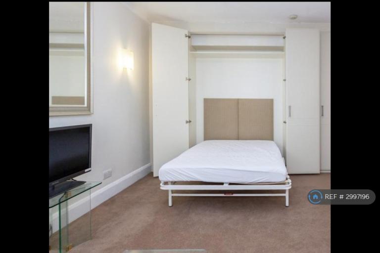 Flat Sloane Avenue in Greater London