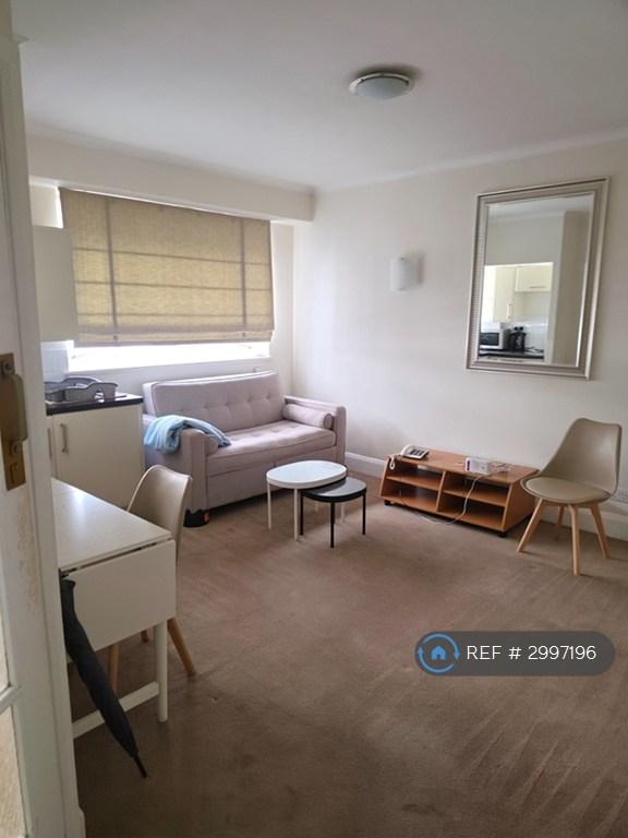 Flat Sloane Avenue in Greater London