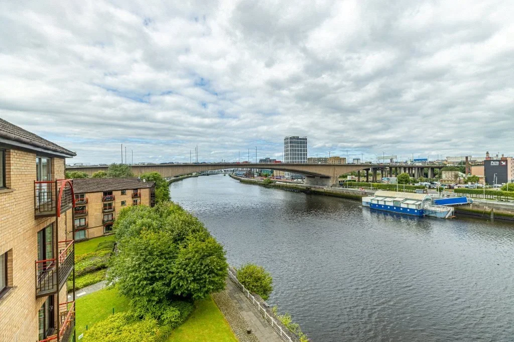 Flat Riverview Place in Glasgow