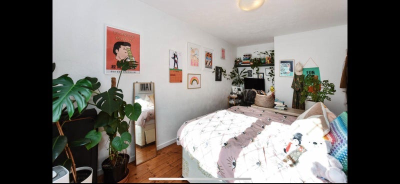 Room Pownall Road in Greater London