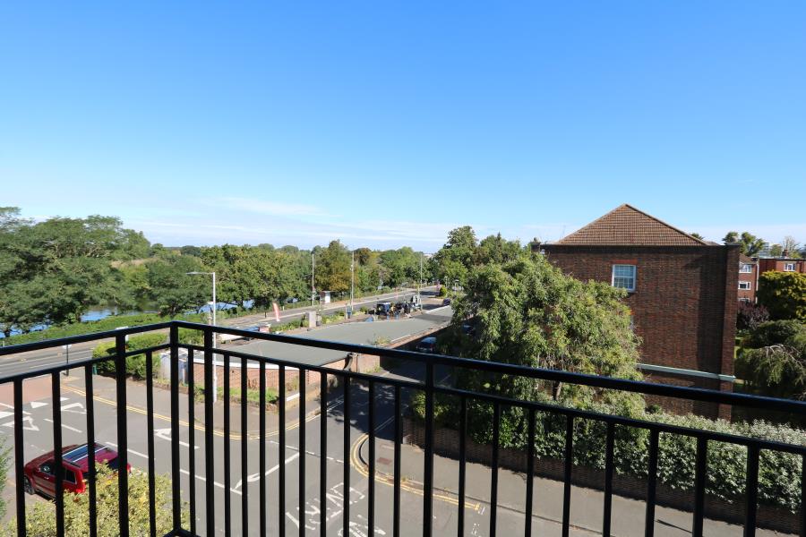 Flat Uxbridge Road in Greater London