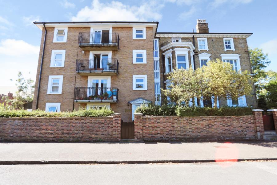 Flat Uxbridge Road in Greater London