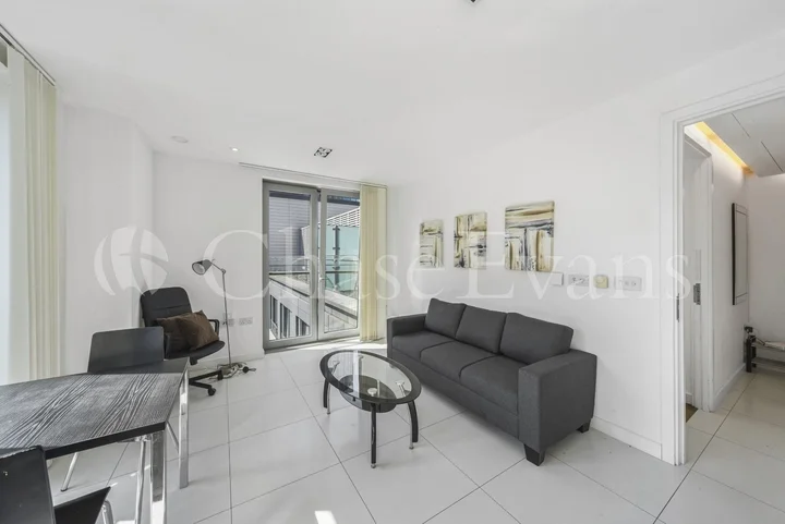 Flat Triton Street in Greater London