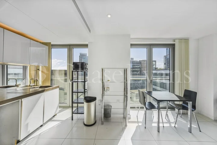Flat Triton Street in Greater London