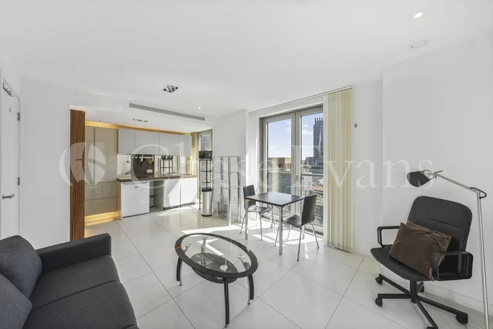 Flat Triton Street in Greater London