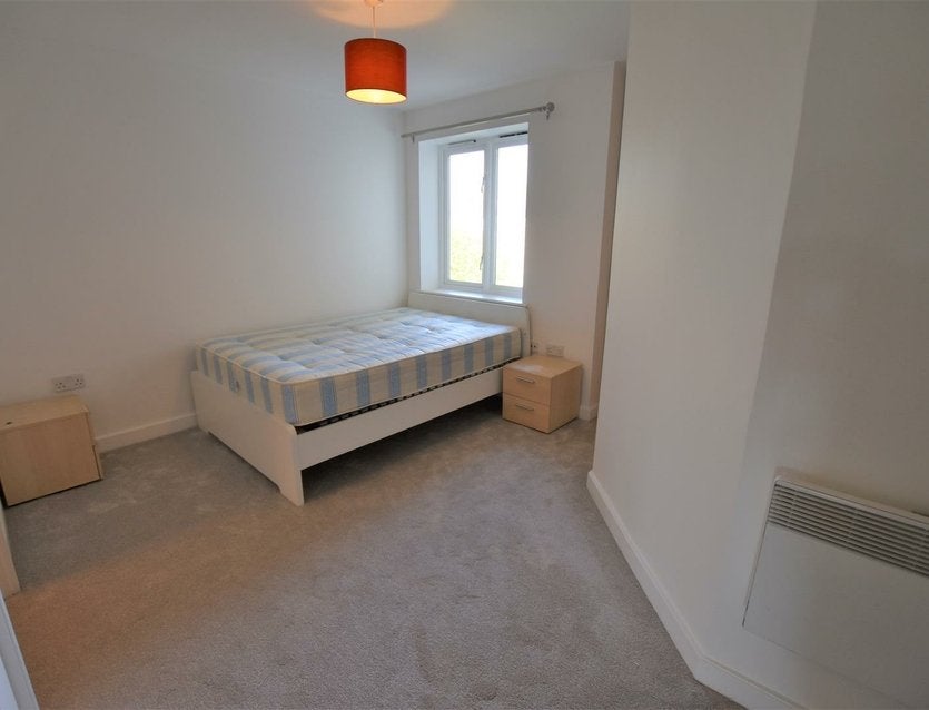 Flat Park Lodge Avenue in Greater London