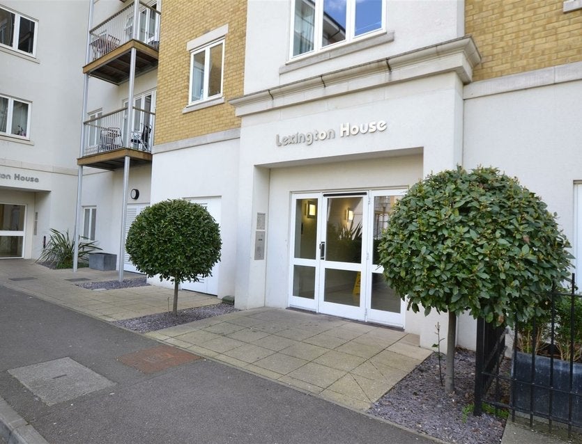 Flat Park Lodge Avenue in Greater London