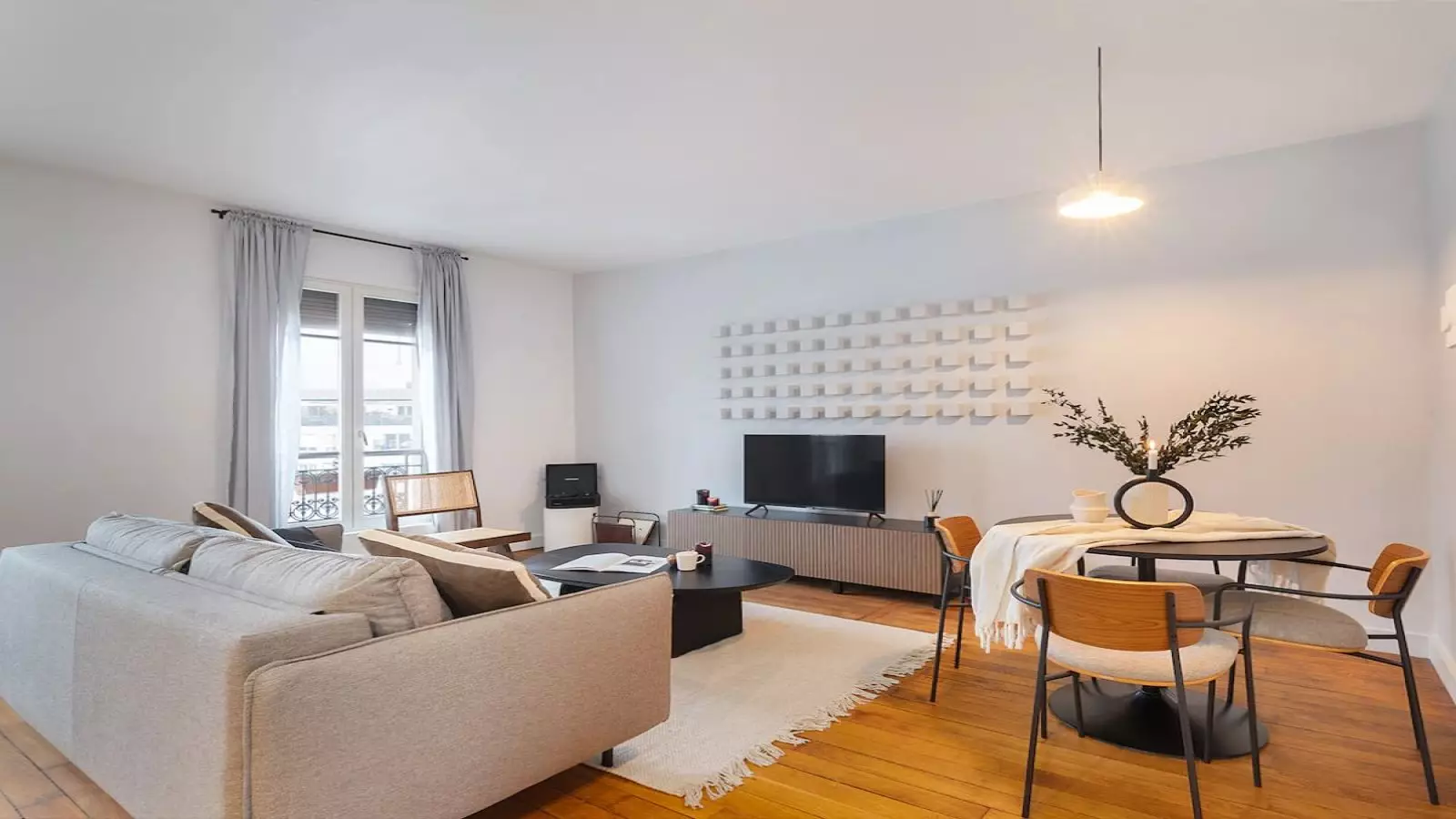Flat Rue Cino Del Duca in Paris