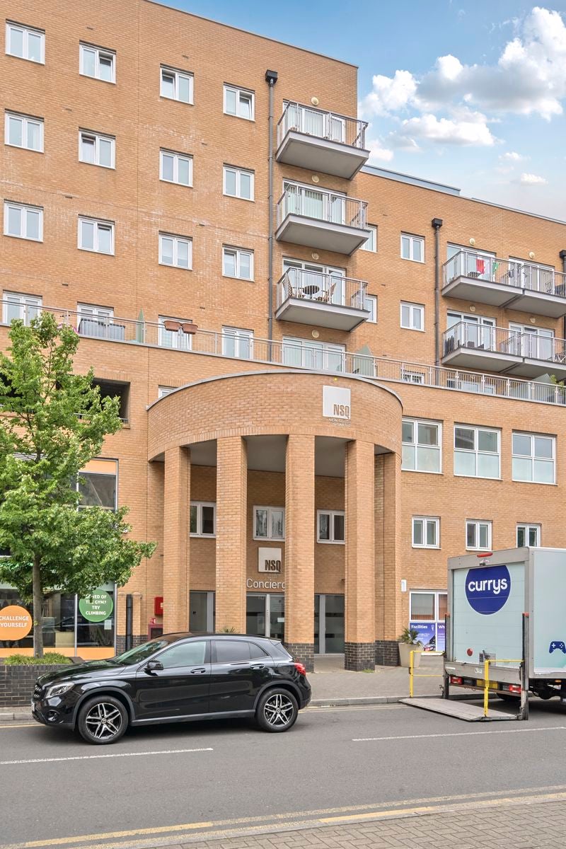 Flat Whitestone Way in Greater London