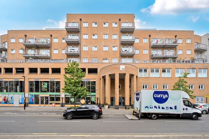 Flat Whitestone Way in Greater London