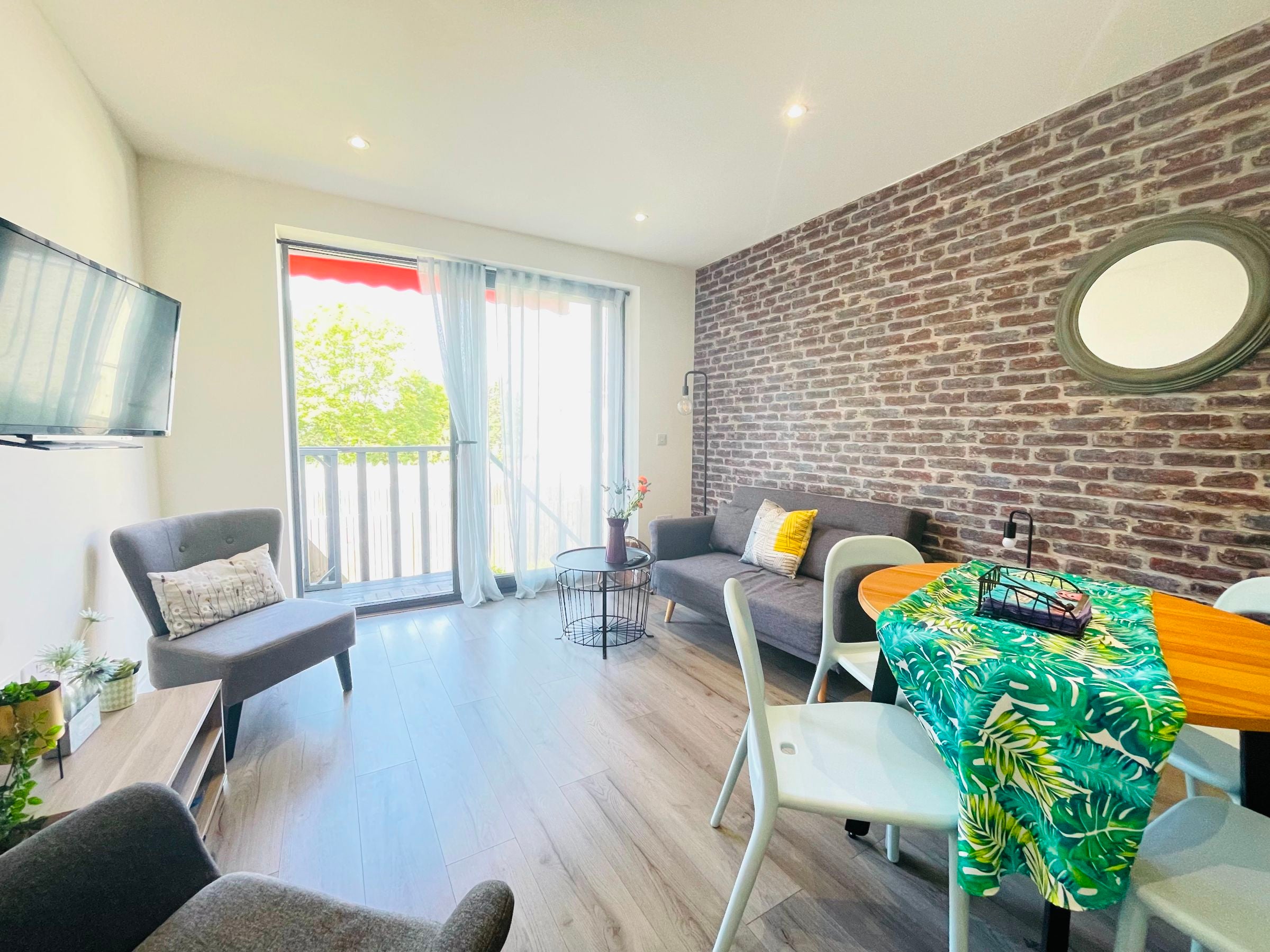 Flat Hendon Way in Greater London