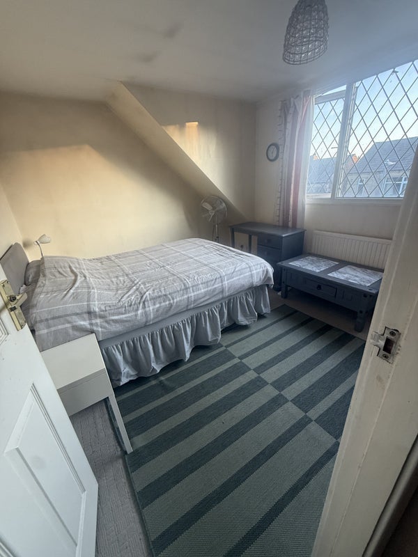 Room Peaseland Road in Kirklees